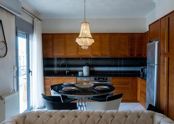 Christine\'S Golden Suite At Ioannina\'S Center